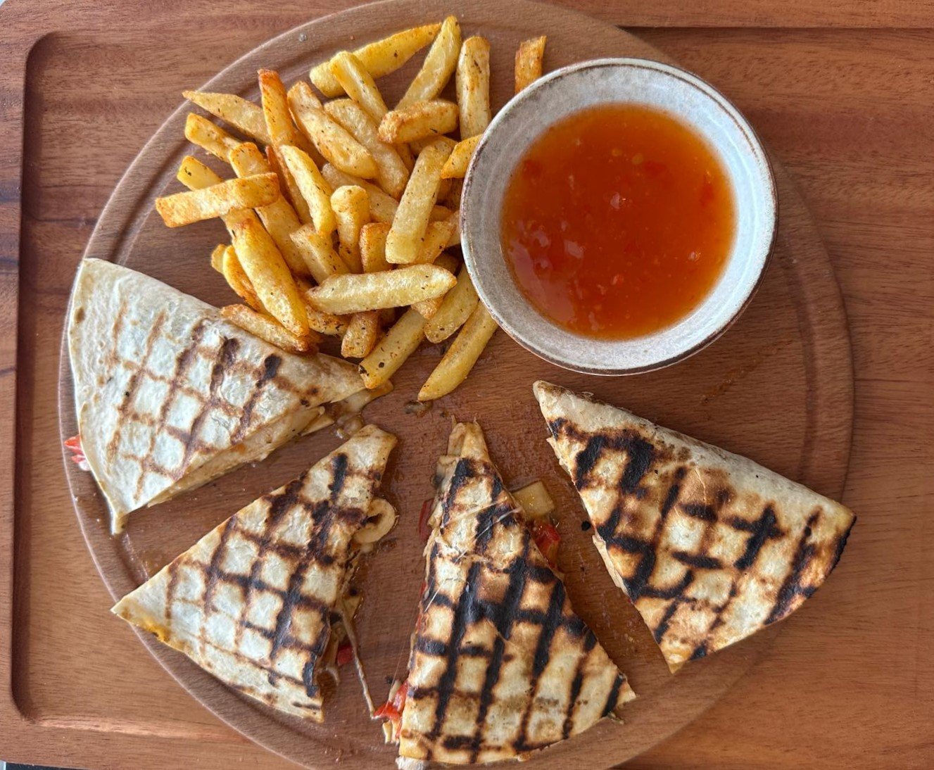 Quesadilla Dilimleri / Quesadilla Slices (Etli - Beef) (16:00'a kadar sipariş edilebilir. | Can be ordered until 16:00.)